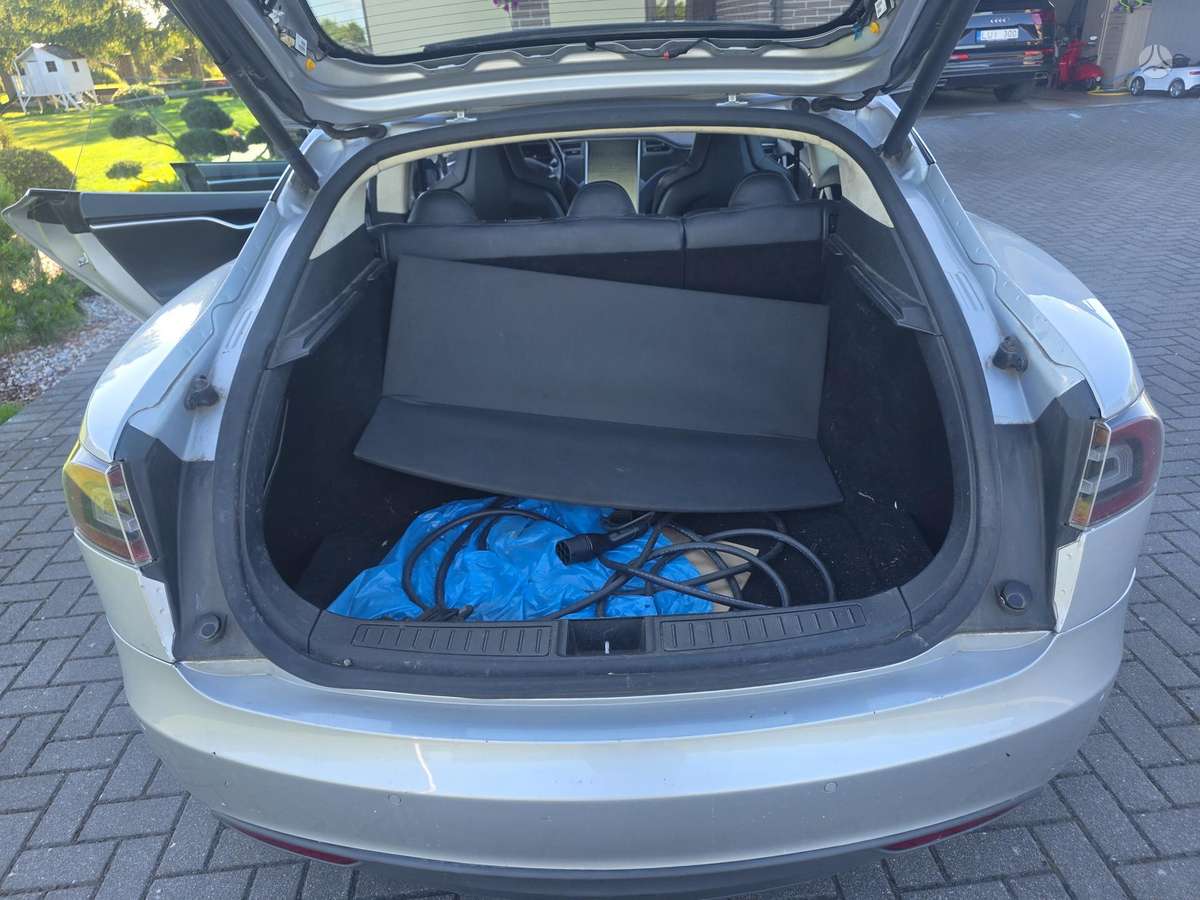 Tesla Model S, 85 kWh, hatchback