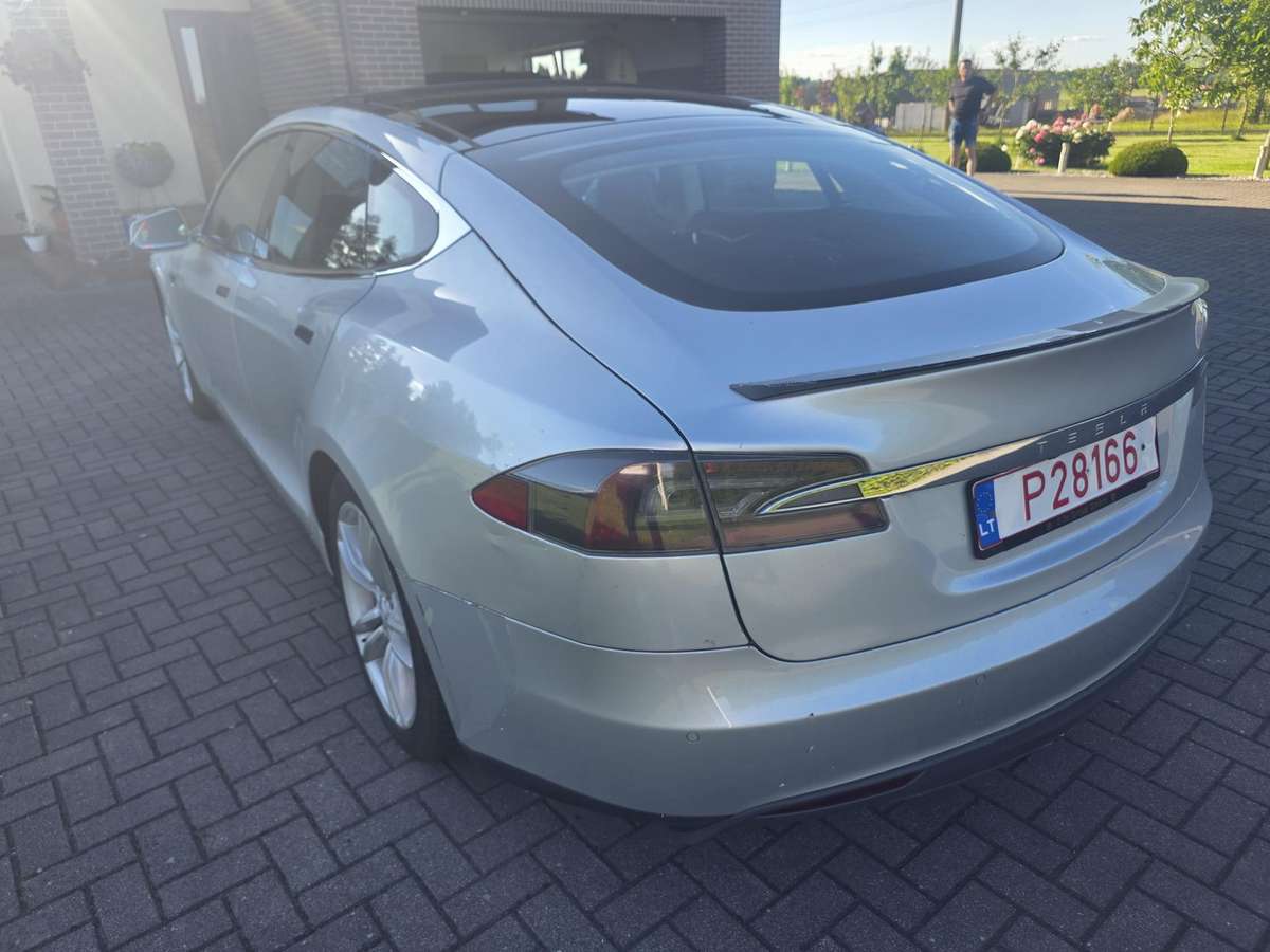 Tesla Model S, 85 kWh, hatchback