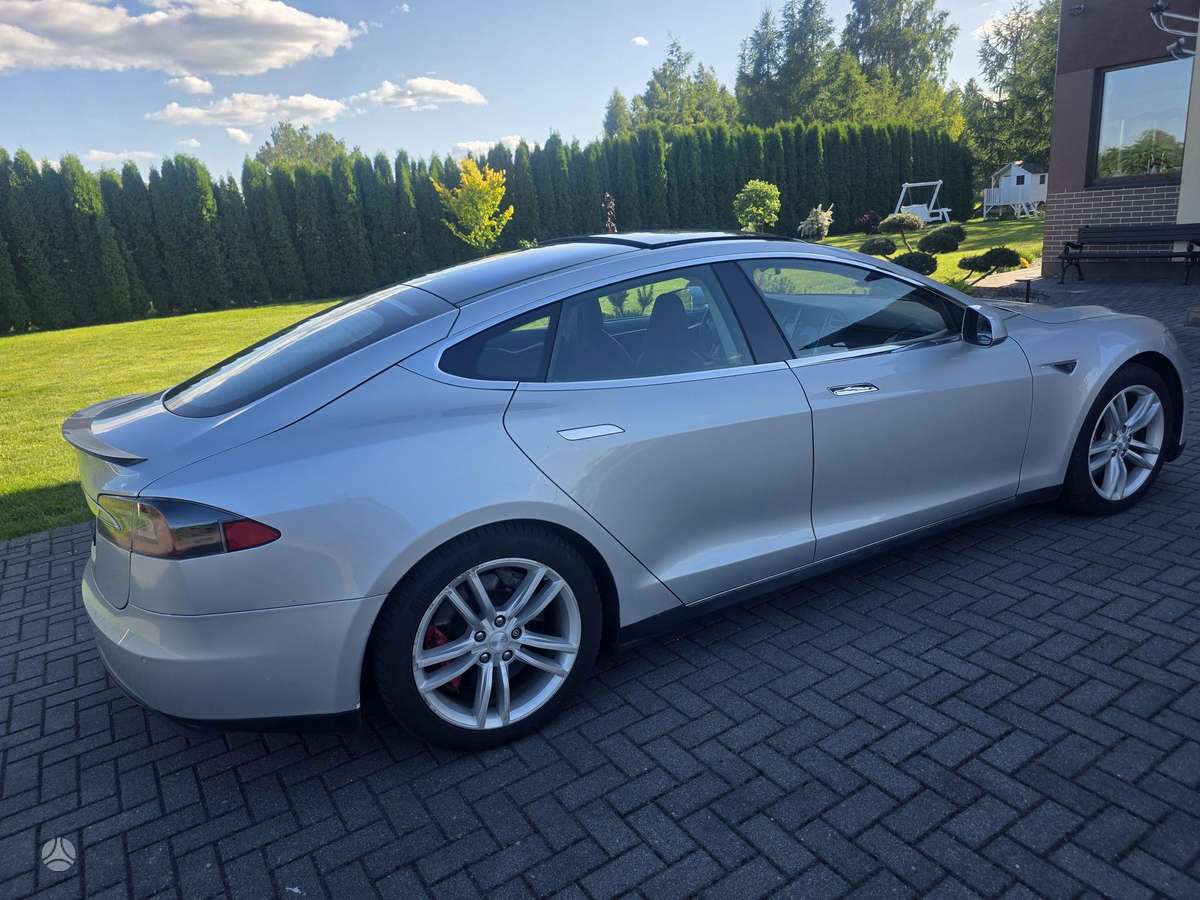 Tesla Model S, 85 kWh, hatchback