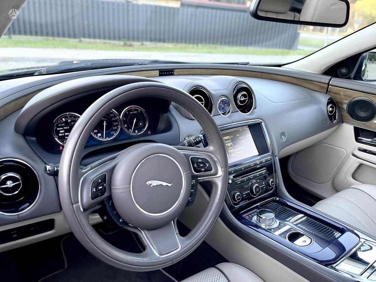 Jaguar XJ, 3.0 l., Седан