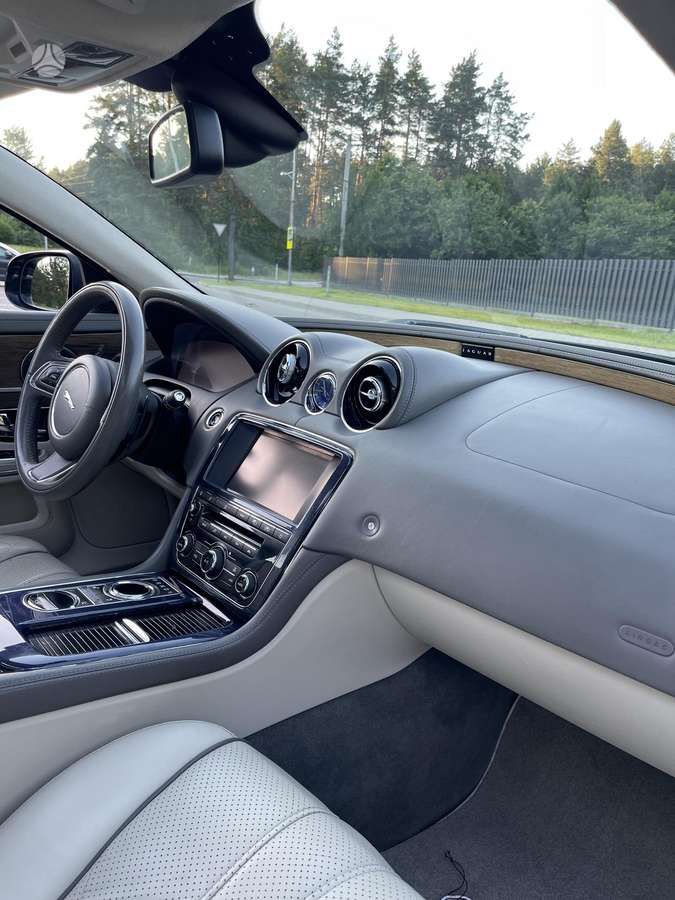 Jaguar XJ, 3.0 l., Седан