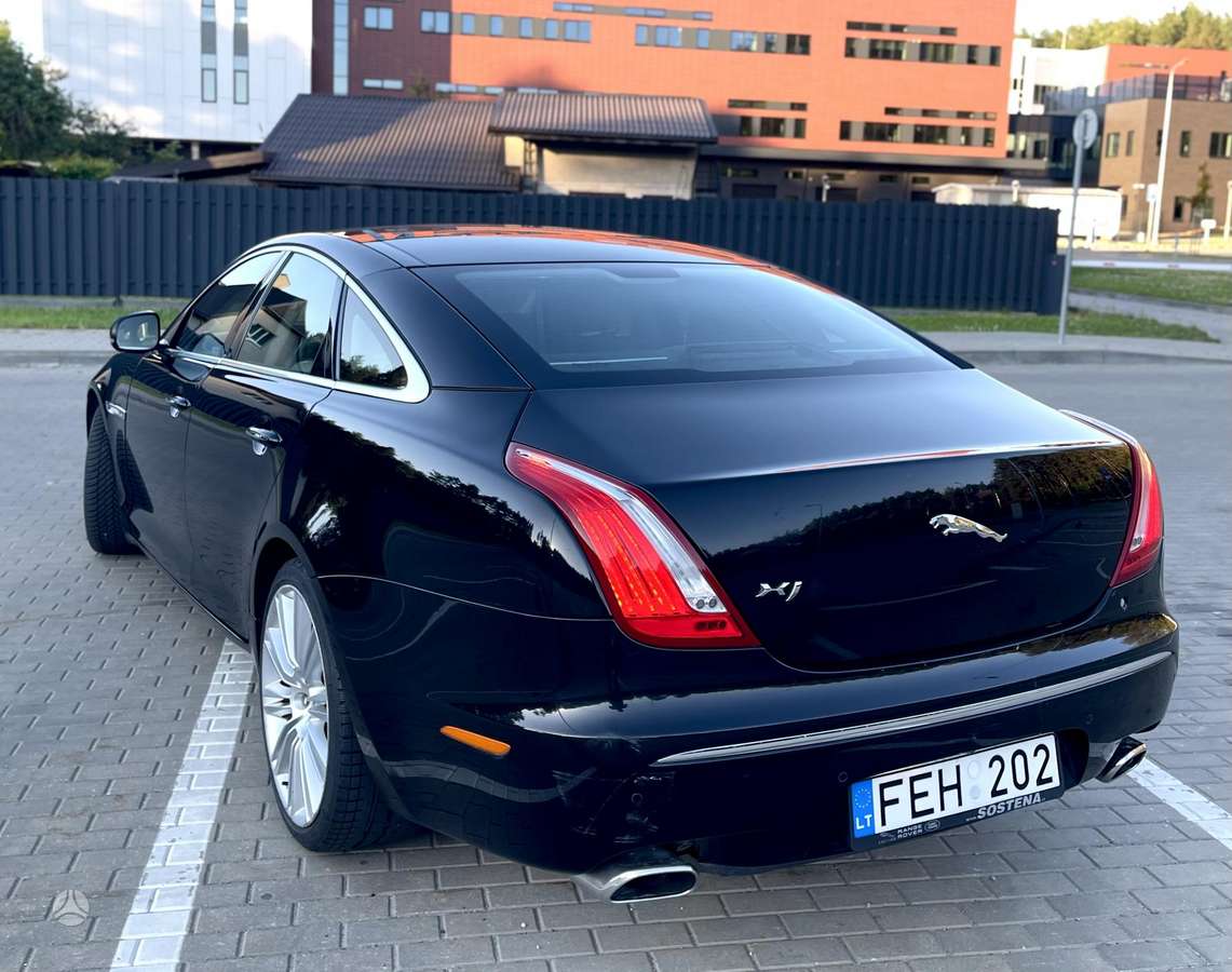 Jaguar XJ, 3.0 l., Седан