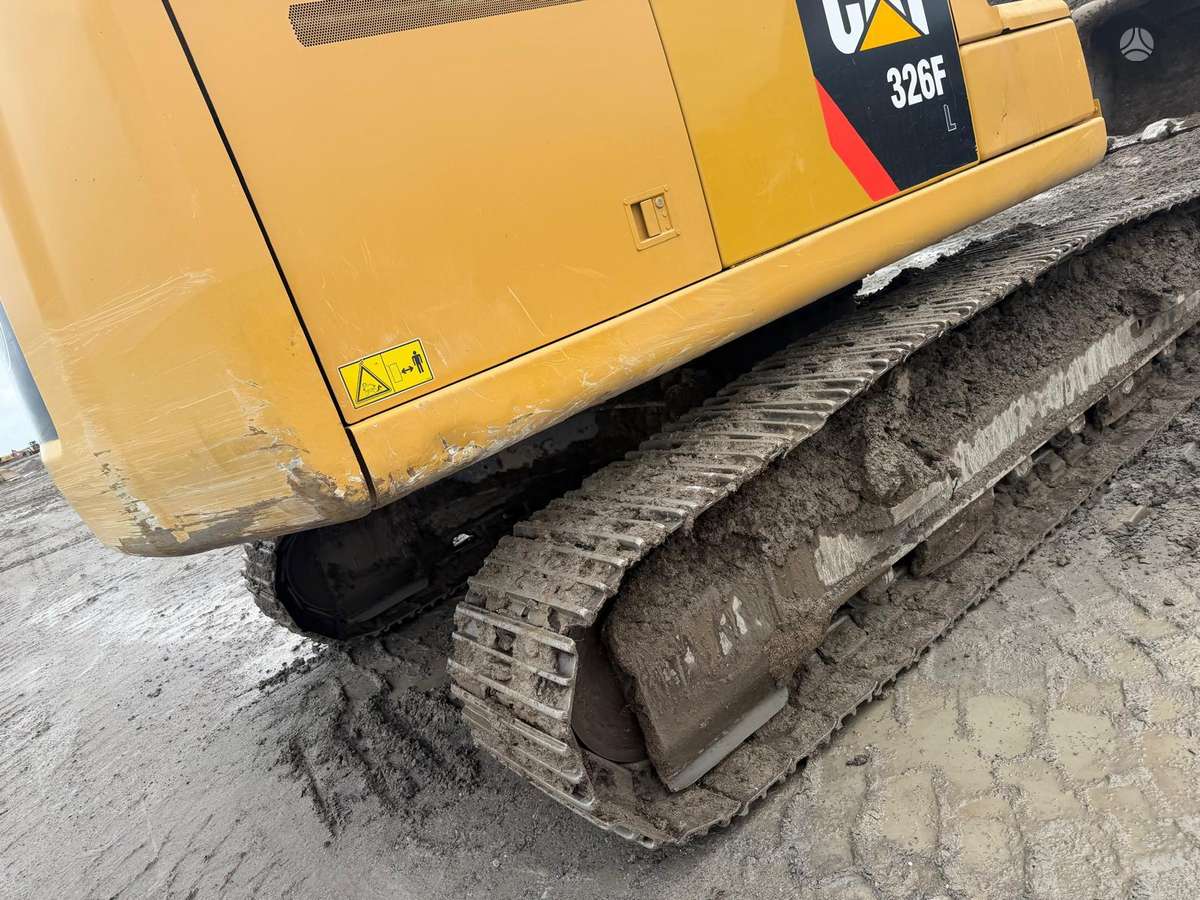 Caterpillar 326F, ekskavatori