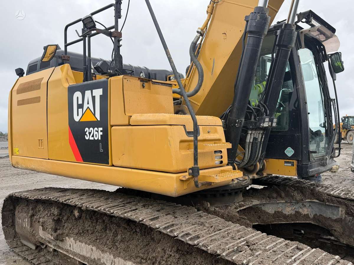 Caterpillar 326F, ekskavatoriai