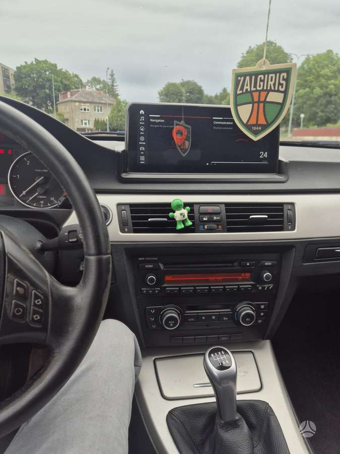 BMW 320, Седан