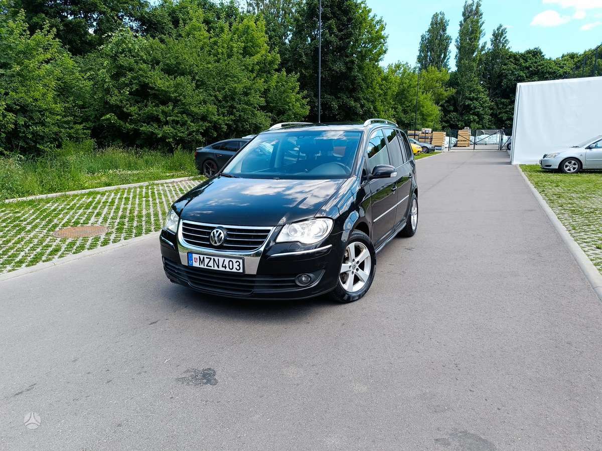 Volkswagen Touran - 1