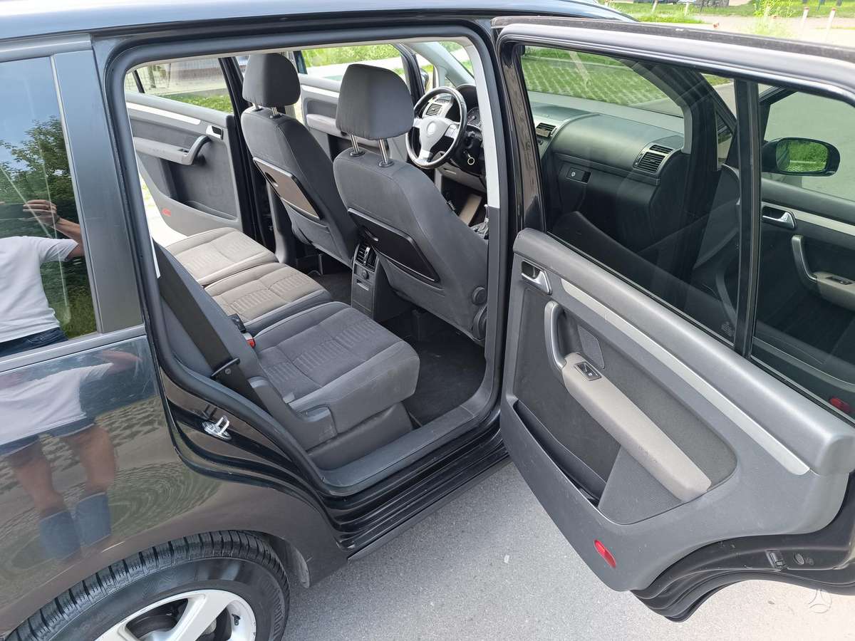 Volkswagen Touran - 8