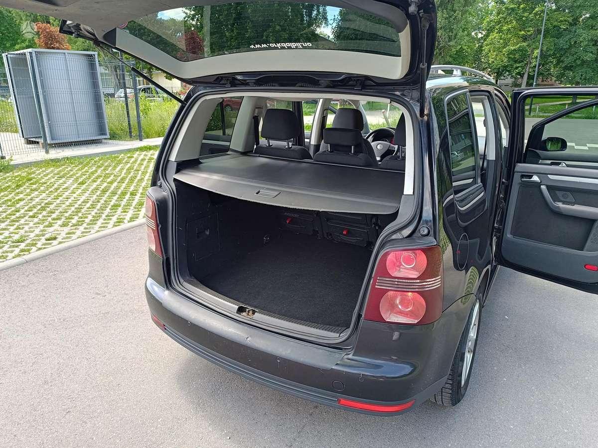 Volkswagen Touran - 9