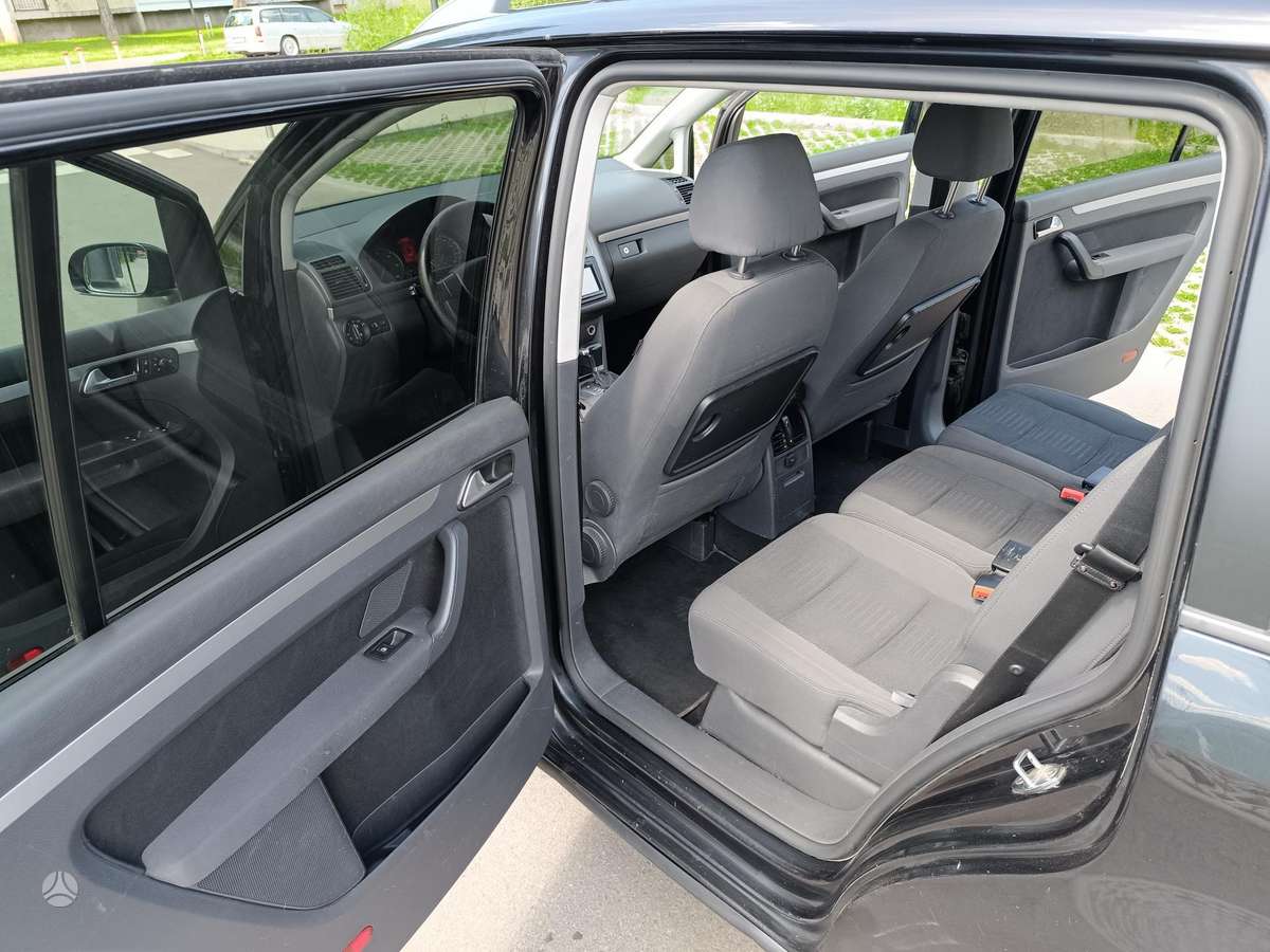 Volkswagen Touran - 10