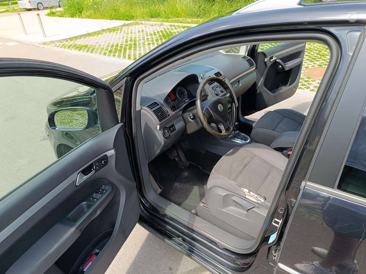 Volkswagen Touran - 11