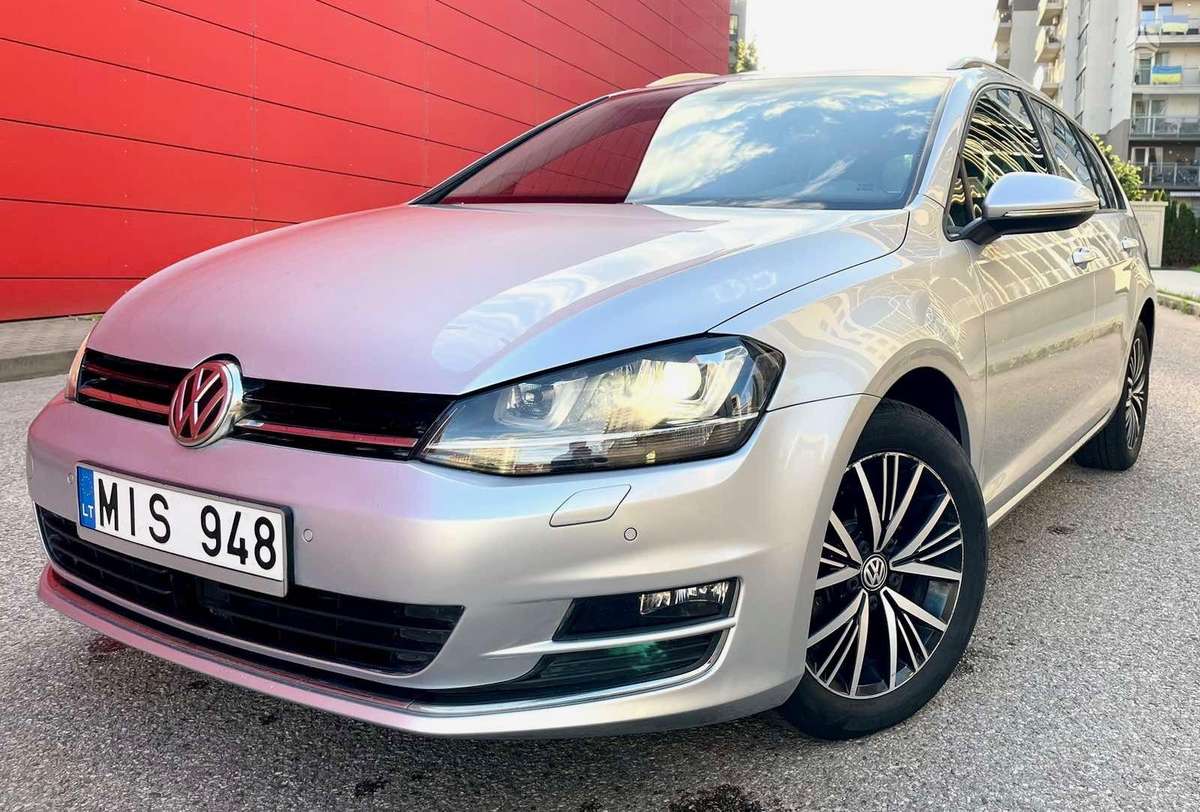 Volkswagen Golf - 1