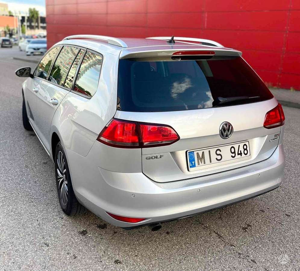 Volkswagen Golf - 2