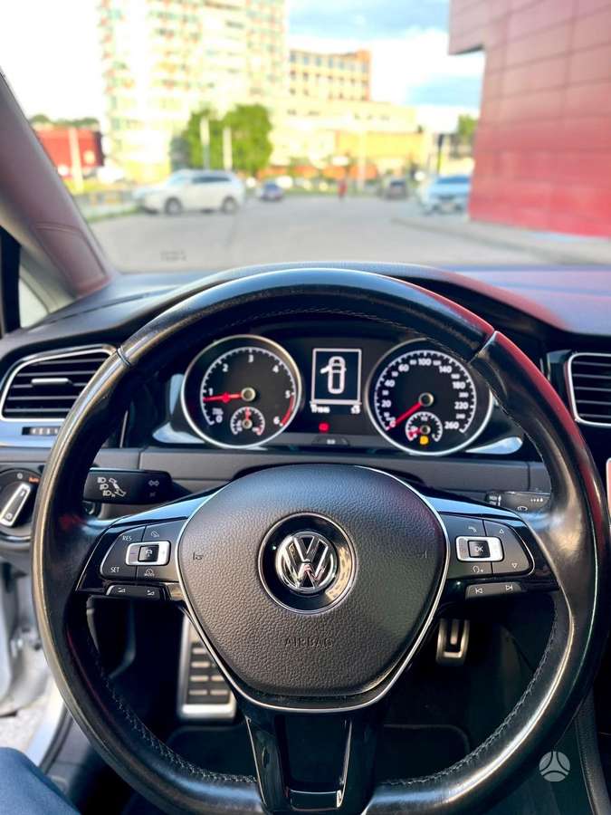 Volkswagen Golf - 7