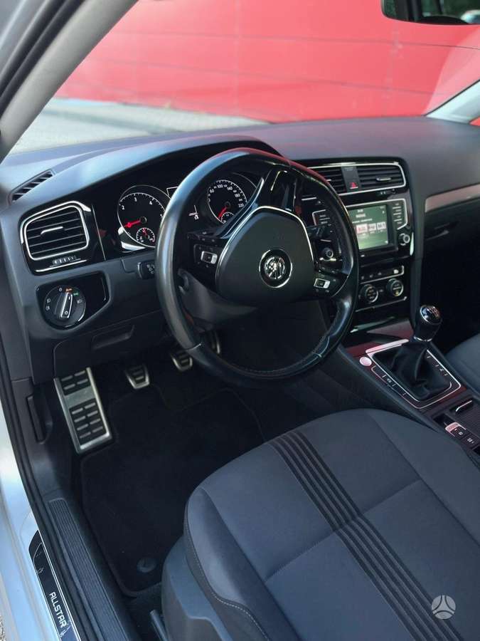 Volkswagen Golf - 8