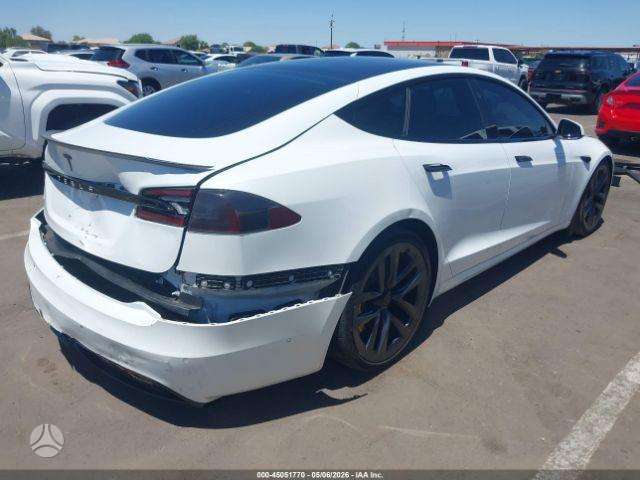 Tesla Model S, Седан