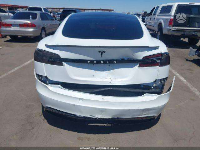 Tesla Model S, sedanas
