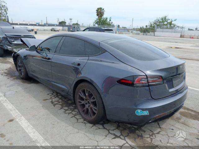 Tesla Model S, Седан