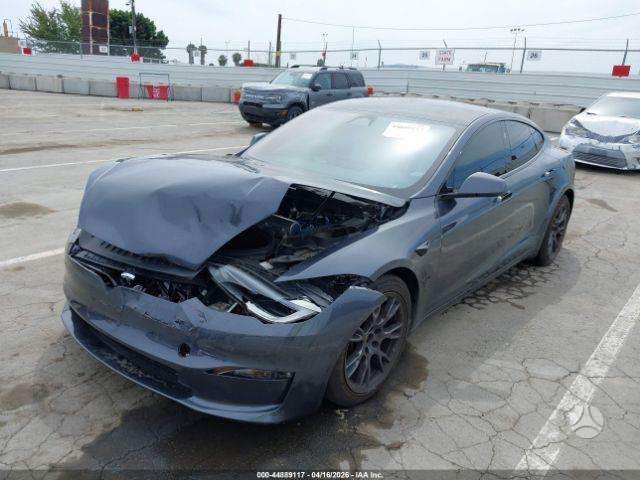 Tesla Model S, Седан