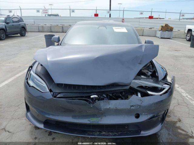 Tesla Model S, Седан