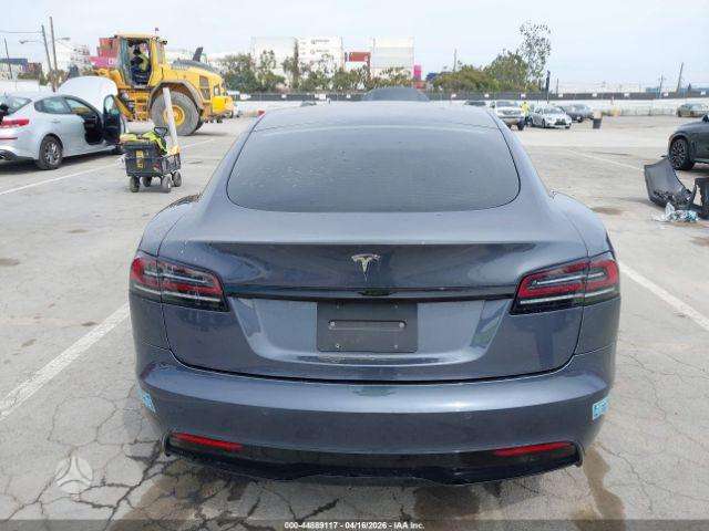 Tesla Model S, Седан