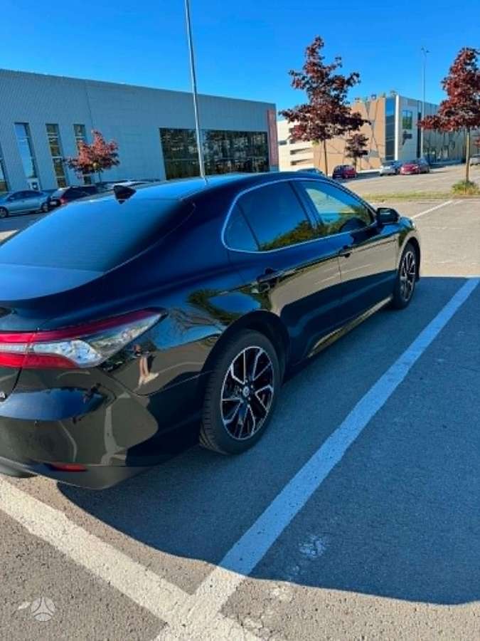 Toyota Camry - 5