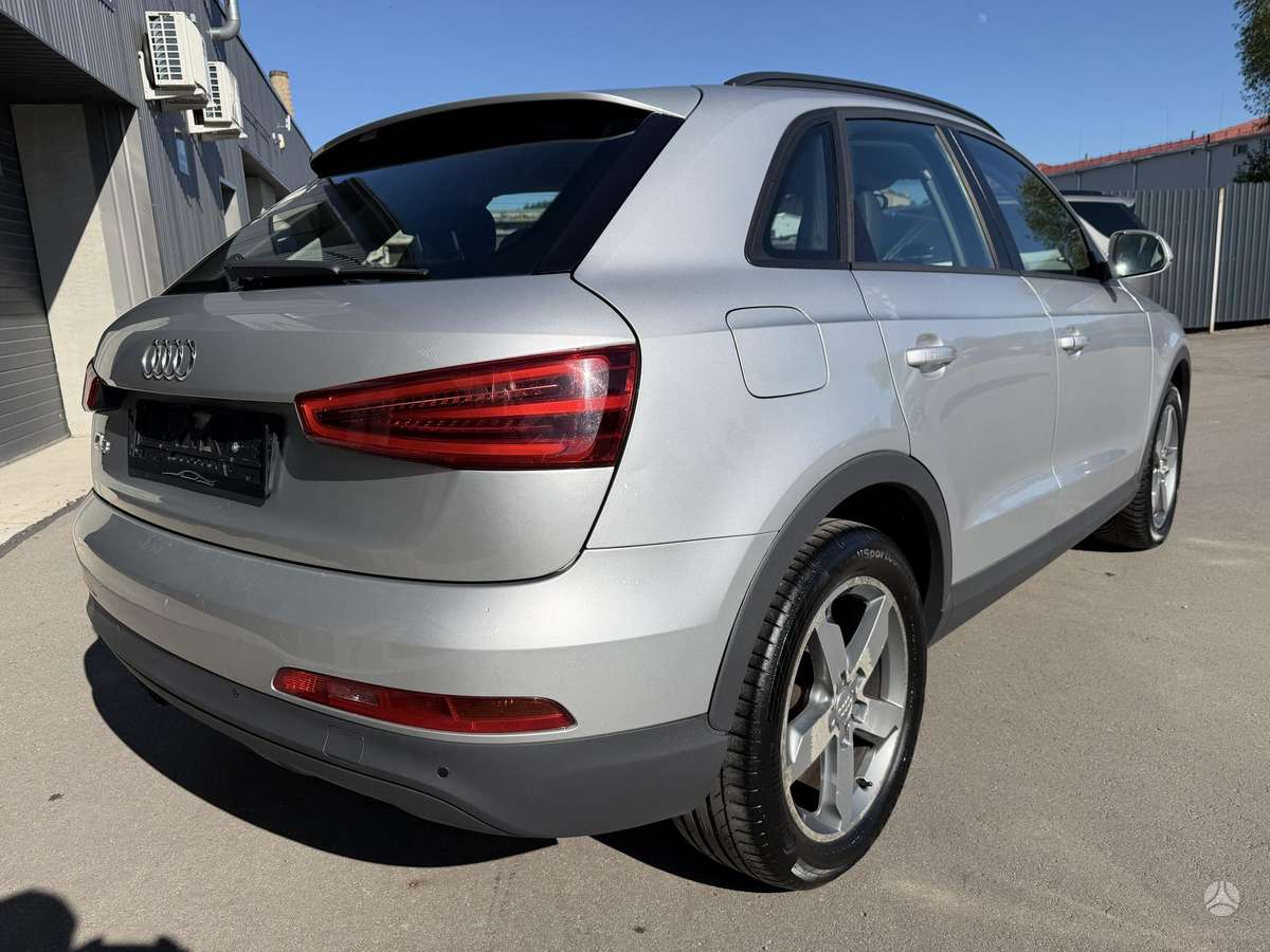 Audi Q3, 2.0 l., off-road / crossover