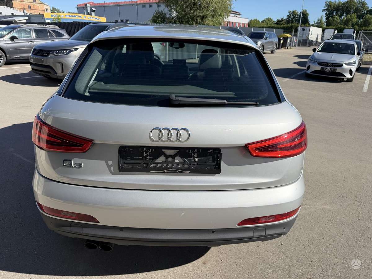 Audi Q3, 2.0 l., off-road / crossover