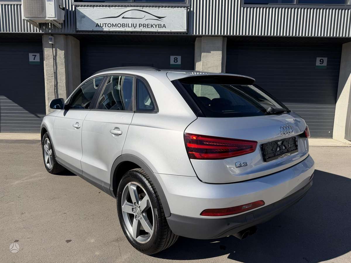 Audi Q3, 2.0 l., off-road / crossover
