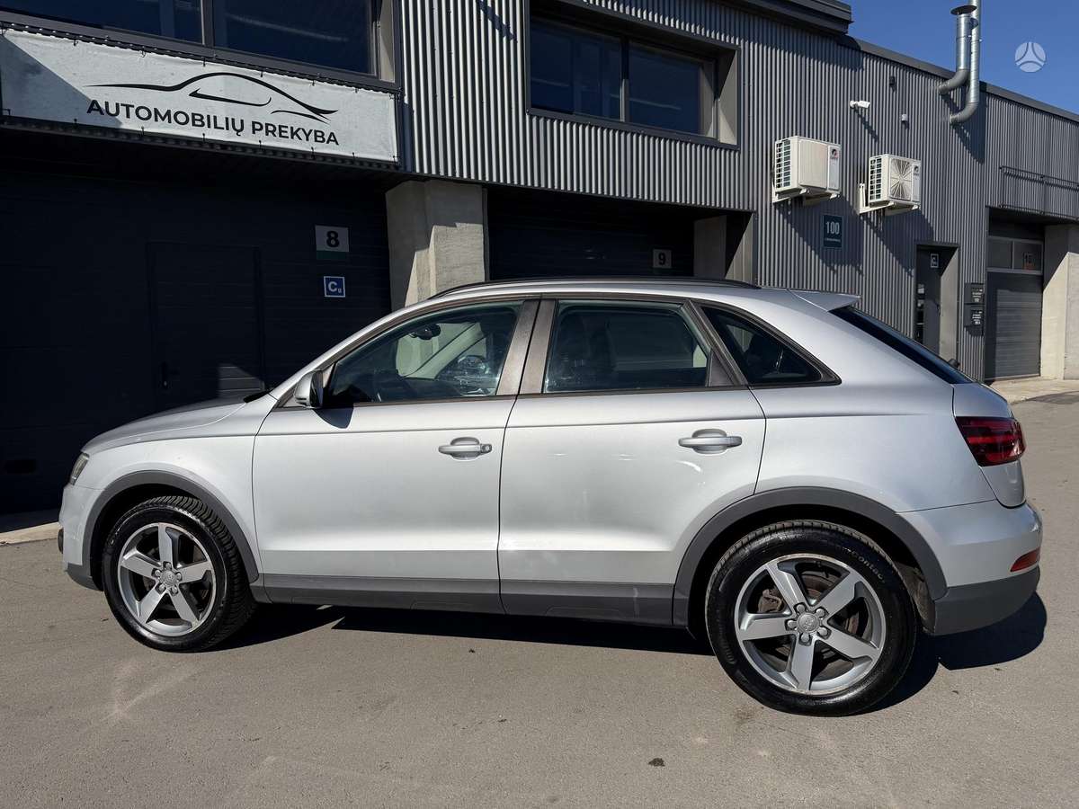 Audi Q3, 2.0 l., off-road / crossover