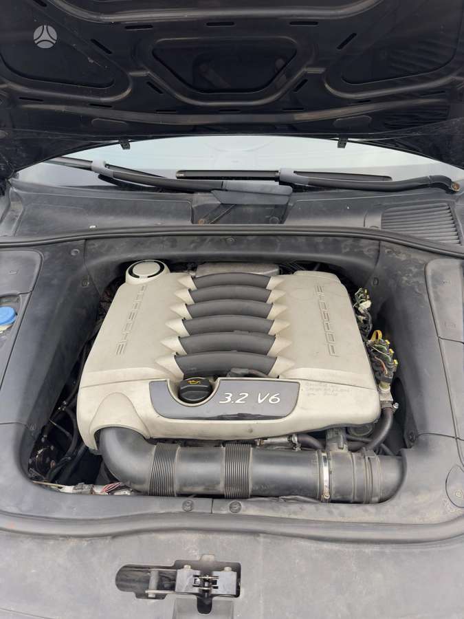Porsche Cayenne - 8