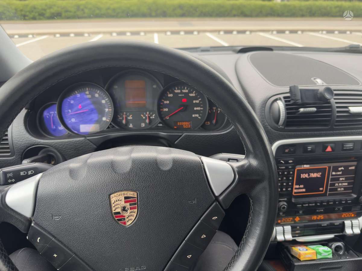 Porsche Cayenne - 10
