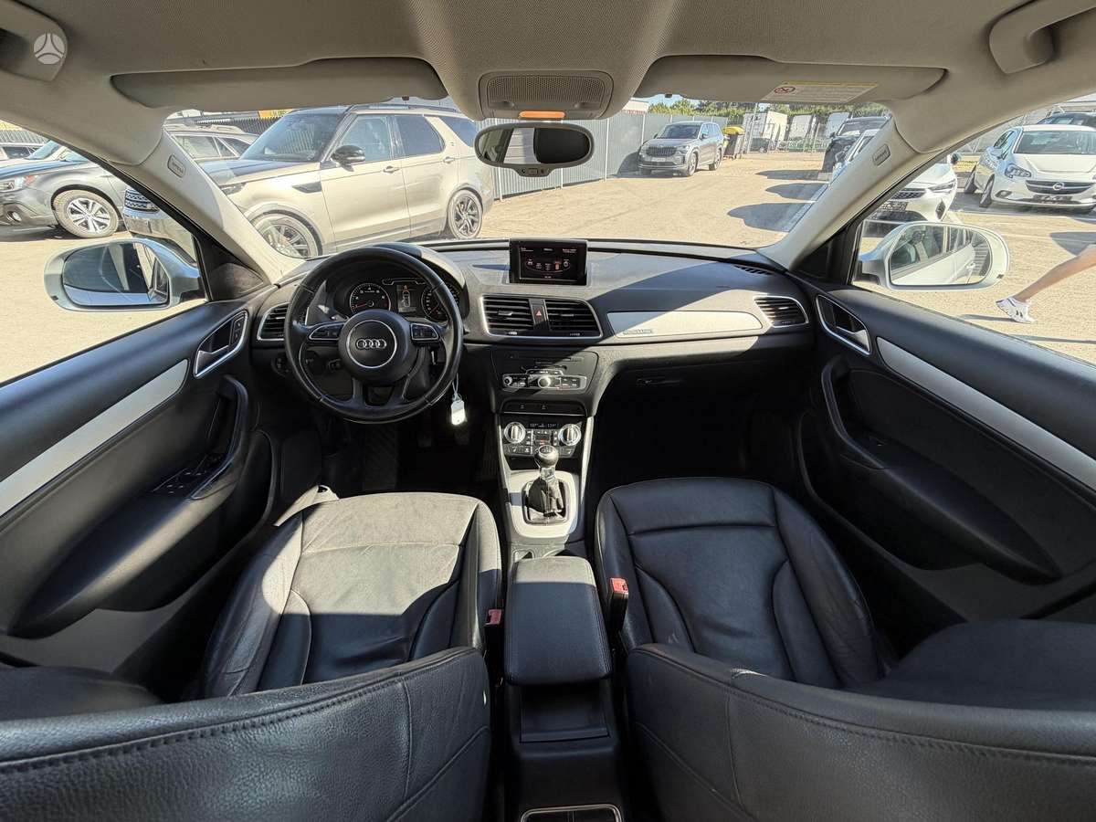 Audi Q3, 2.0 l., off-road / crossover