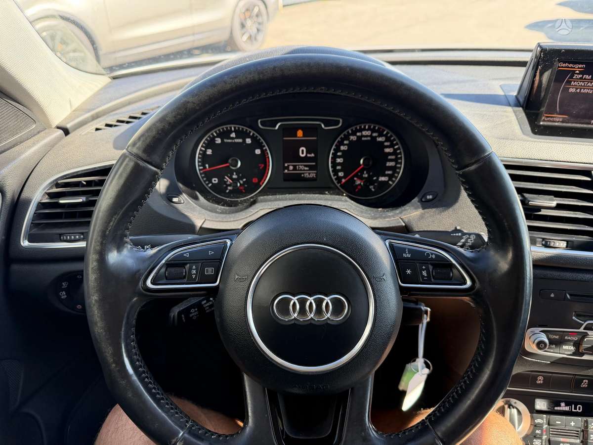 Audi Q3, 2.0 l., off-road / crossover