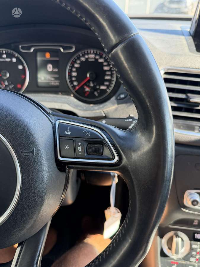 Audi Q3, 2.0 l., off-road / crossover
