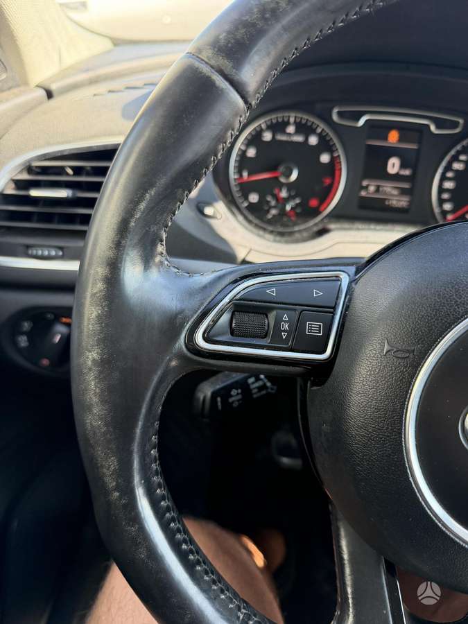Audi Q3, 2.0 l., off-road / crossover