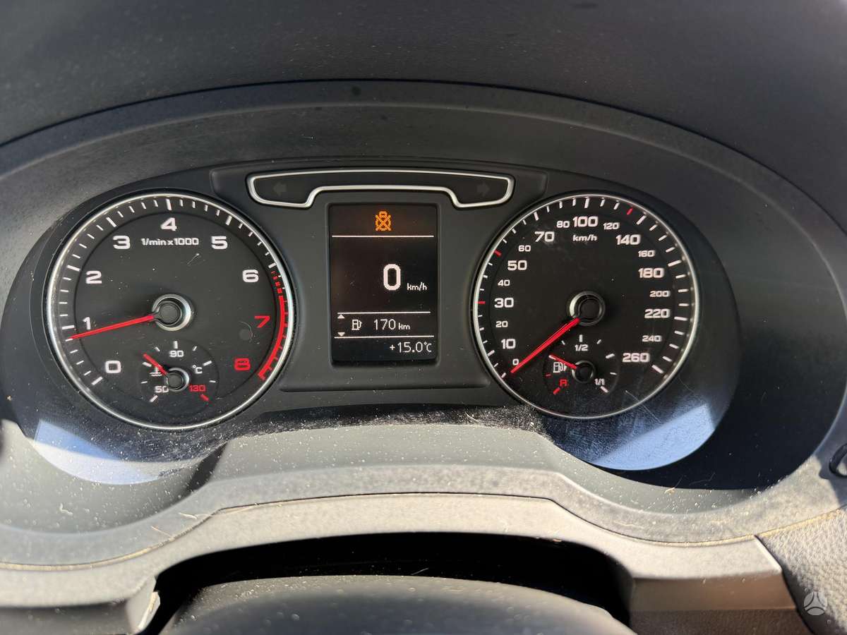Audi Q3, 2.0 l., off-road / crossover