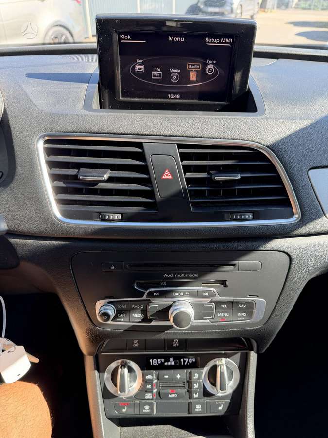 Audi Q3, 2.0 l., off-road / crossover