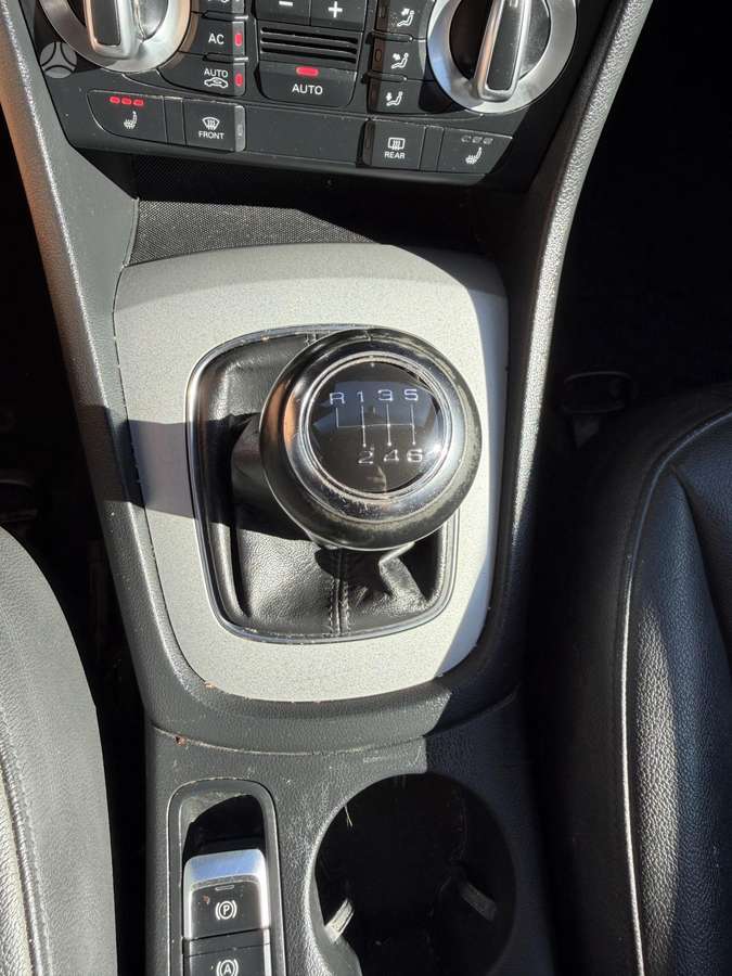 Audi Q3, 2.0 l., off-road / crossover