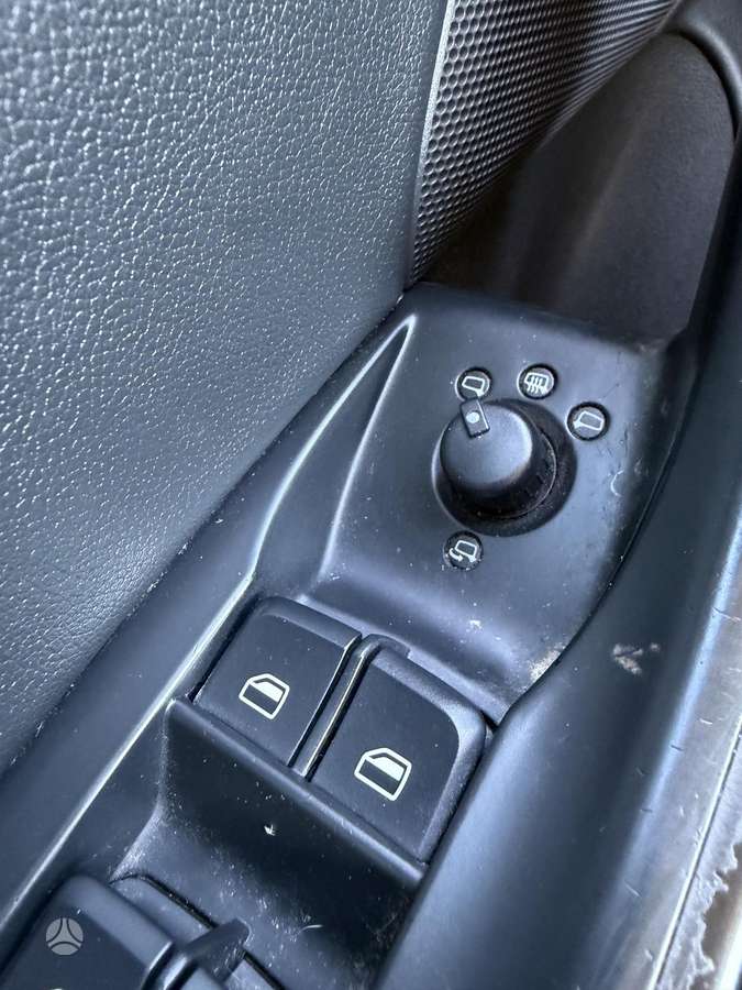 Audi Q3, 2.0 l., off-road / crossover