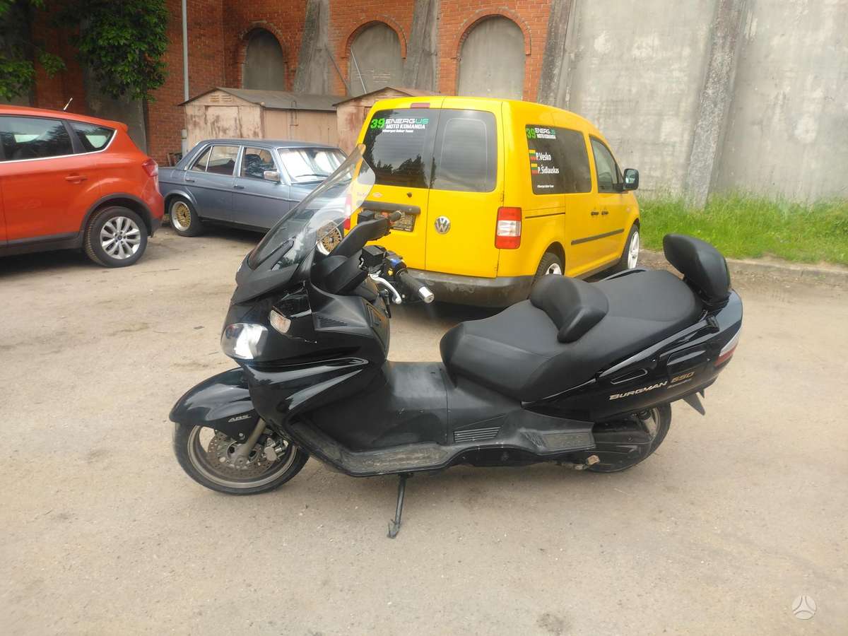 Suzuki Burgman 650cc, scooters / mopeds
