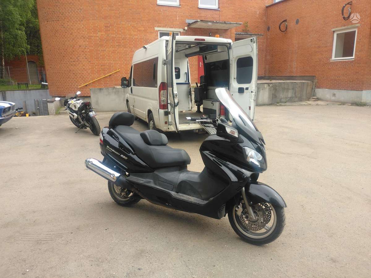 Suzuki Burgman 650cc, scooters / mopeds