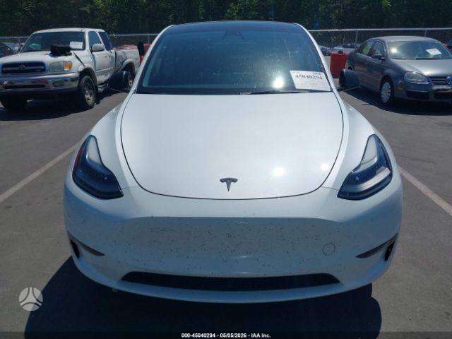 Tesla Model Y, off-road / crossover