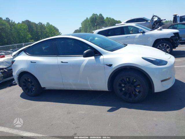 Tesla Model Y, off-road / crossover