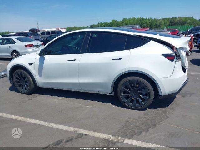 Tesla Model Y, off-road / crossover