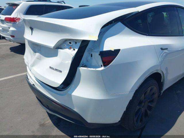 Tesla Model Y, off-road / crossover