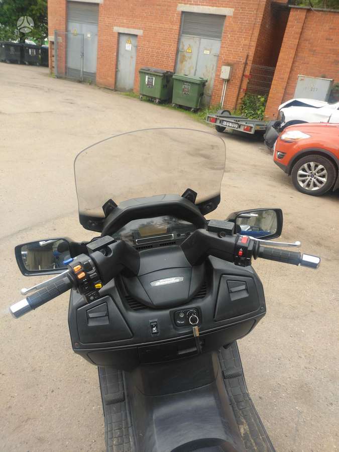 Suzuki Burgman 650cc, scooters / mopeds