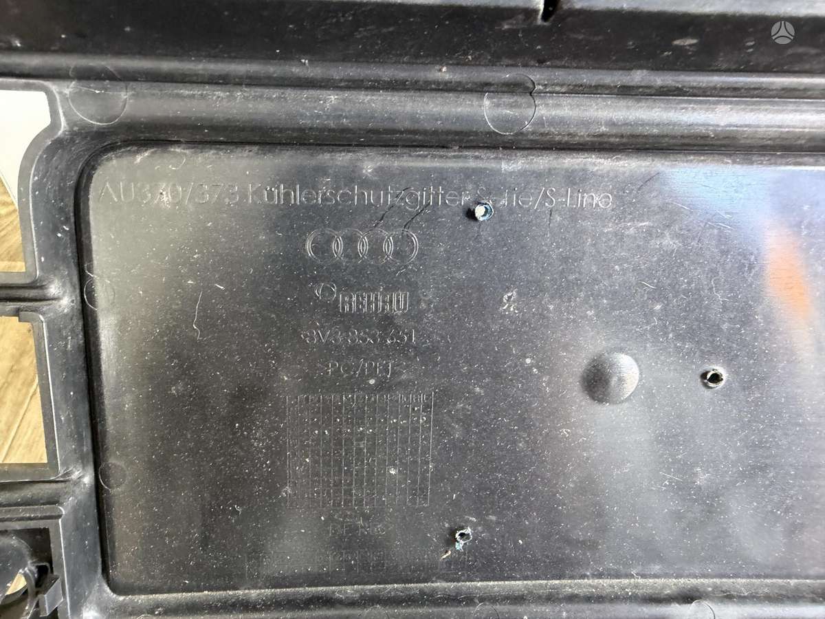 Audi A3, 8v3853651, apdailos grotelės