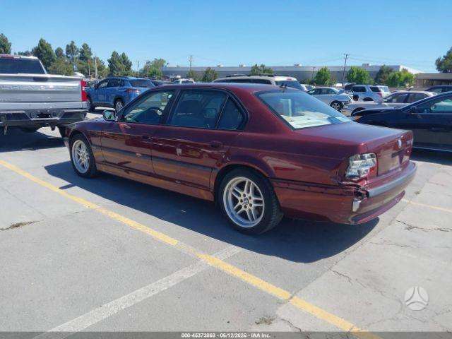 BMW 740, Седан