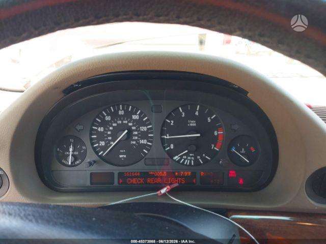 BMW 740, Седан