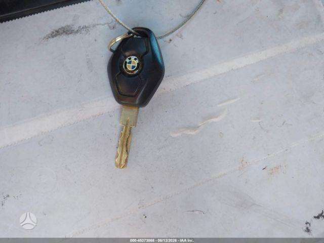 BMW 740, Седан